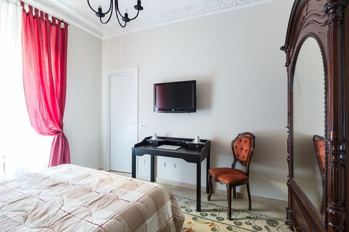 Room 7 of 37