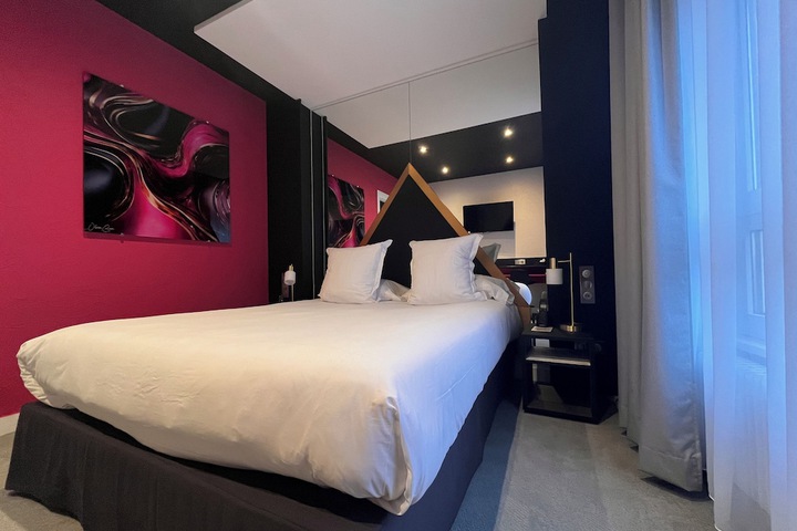 Room 32 of 62