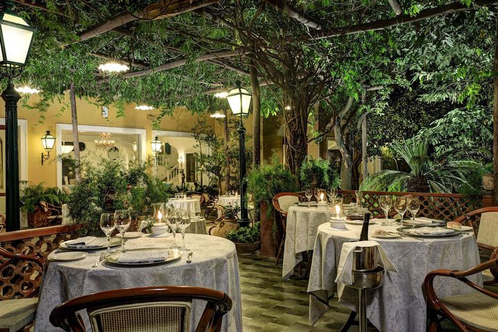 Dining 64 of 77