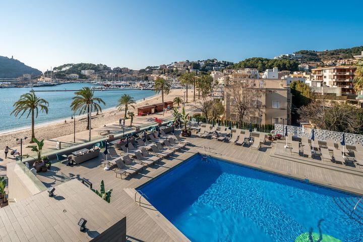 Hotel Pool