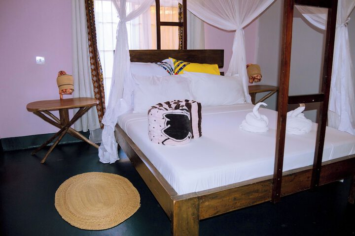 Room 10 of 27