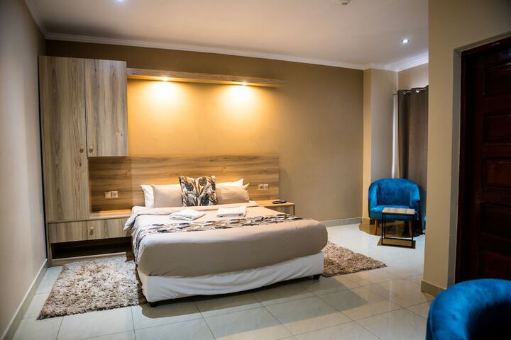 Room 3 of 7