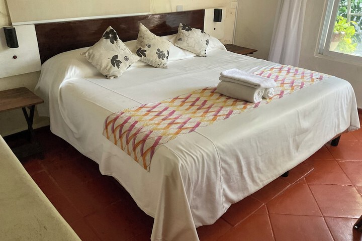 Room 25 of 102
