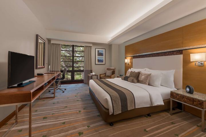 Room 35 of 128