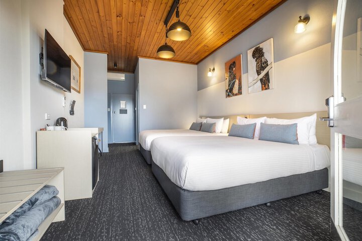 Room 44 of 99