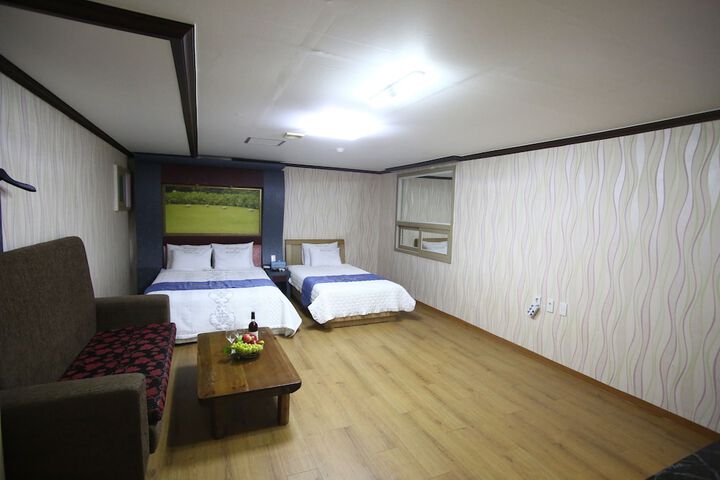 Room 18 of 24