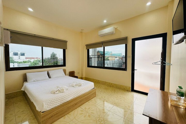 Room 6 of 25