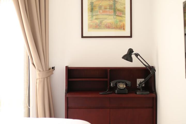 LA. CHRONIQUE HOTEL