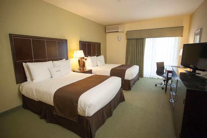 2 Queen Beds (4 of 5)