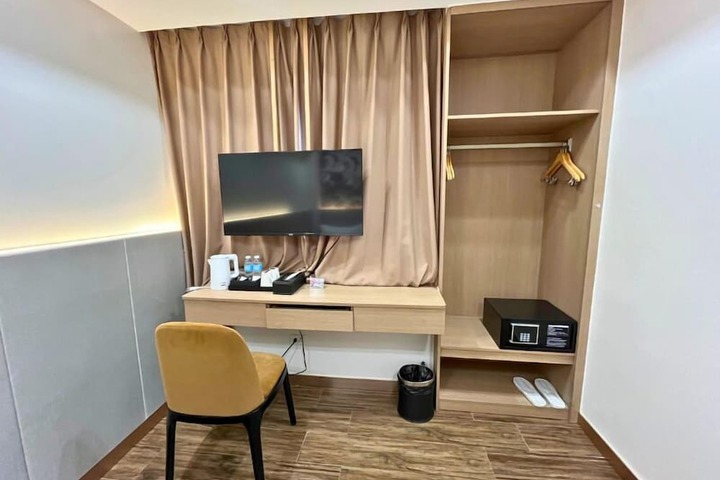 Room 4 of 38