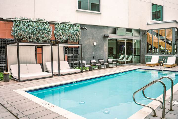 Poolside bar
