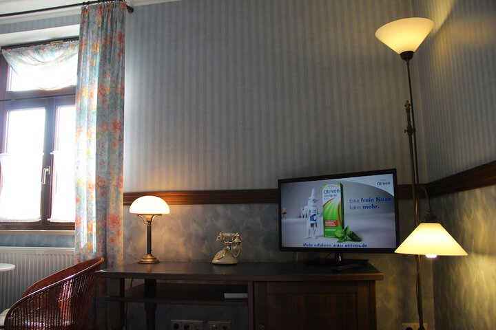 Room 13 of 90