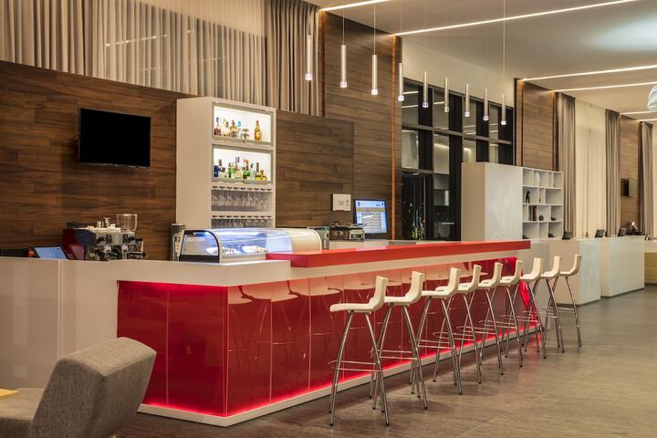 Entrance & Lobby