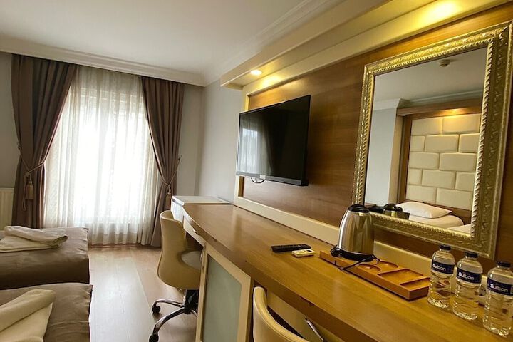 Room 12 of 27