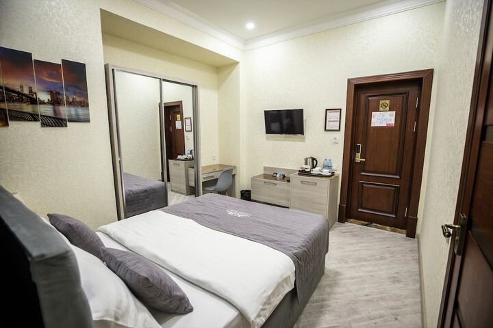 Room 6 of 82
