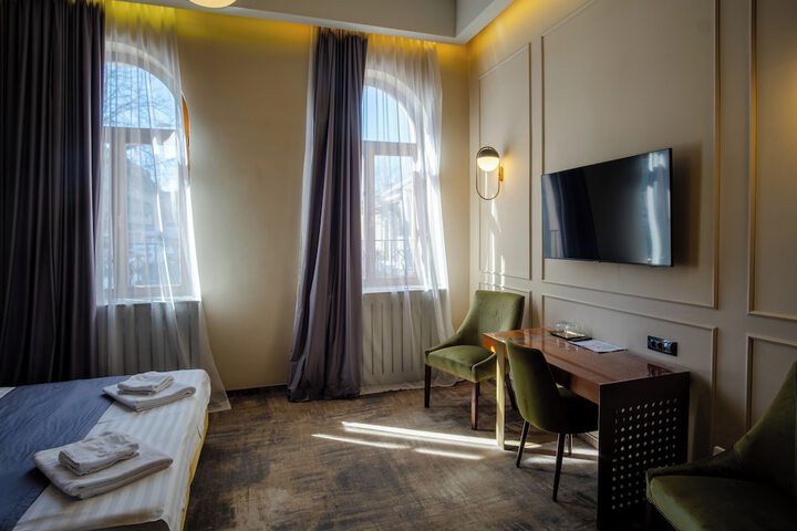 Room 44 of 120