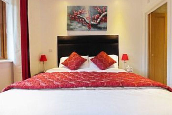 Room 11 of 25