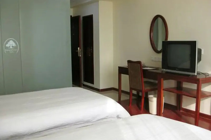 Room 4 of 15