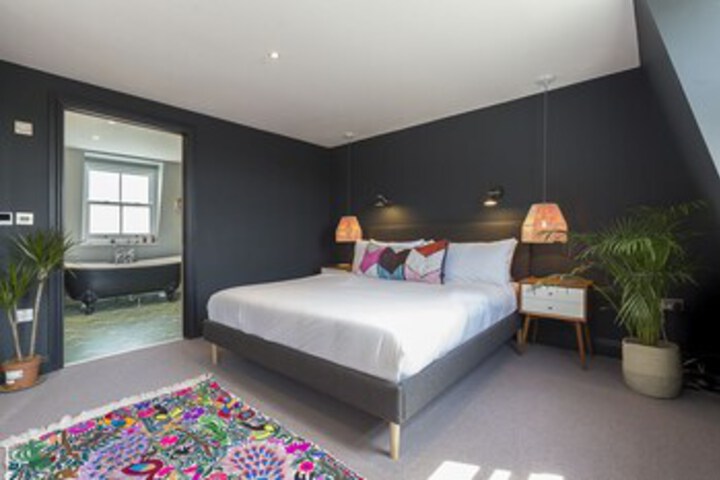 Room 18 of 27