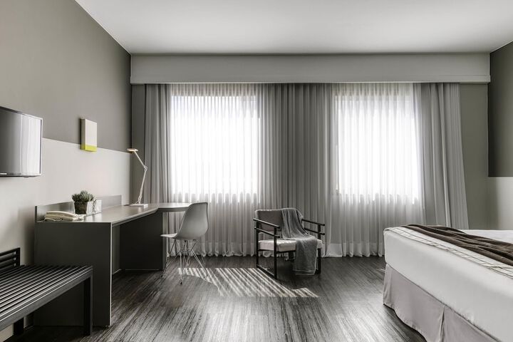Room 15 of 93
