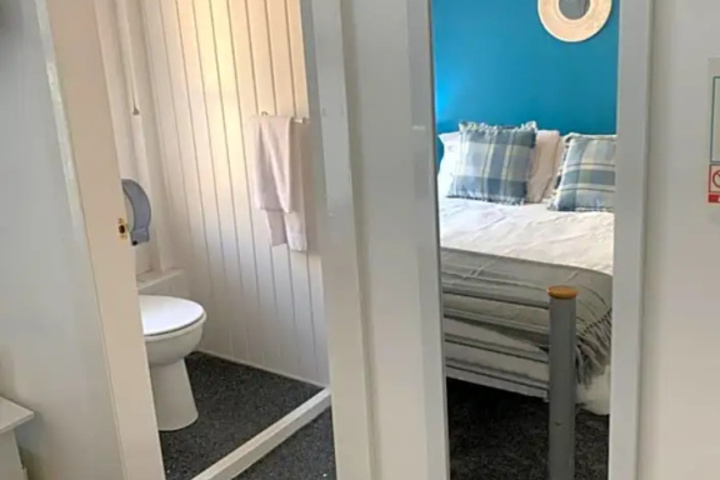 Room 8 of 14