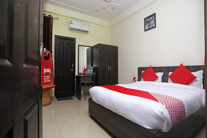 Room 4 of 11