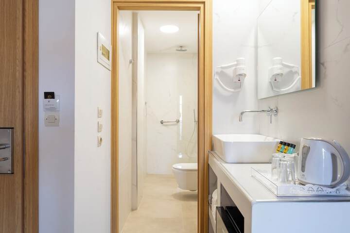 Room 30 of 53