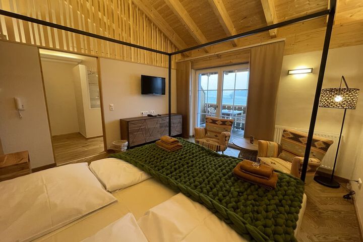 Room 54 of 221