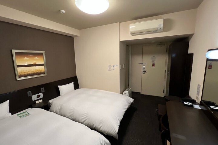 Room 9 of 35