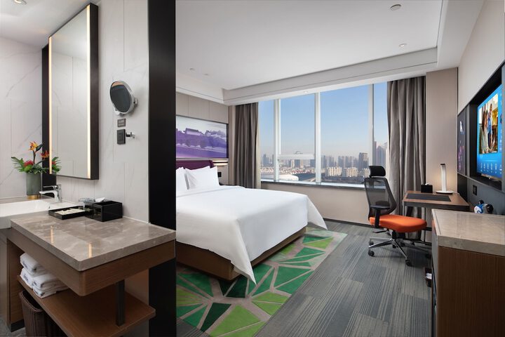 Room 6 of 42