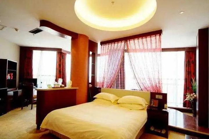 Room 4 of 4