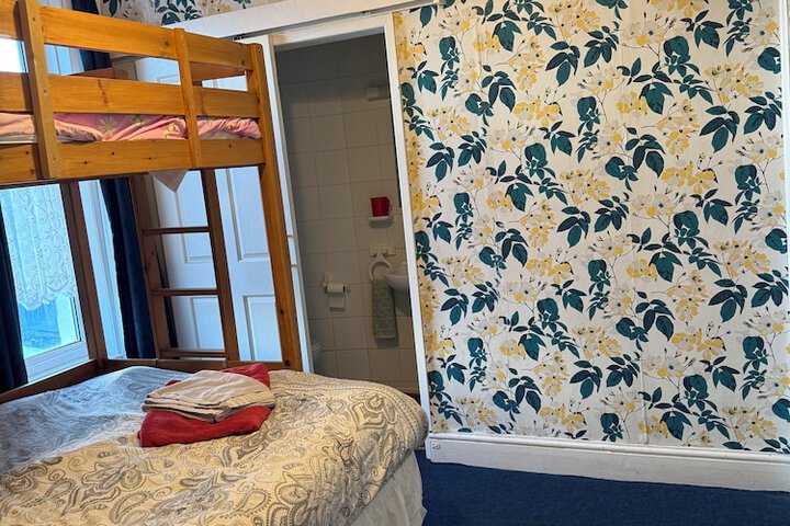 Room 13 of 43