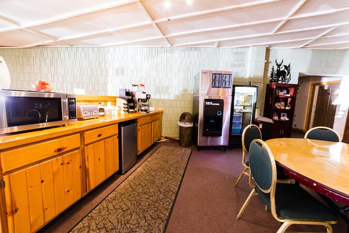 Breakfast/Coffee Service 24 of 39