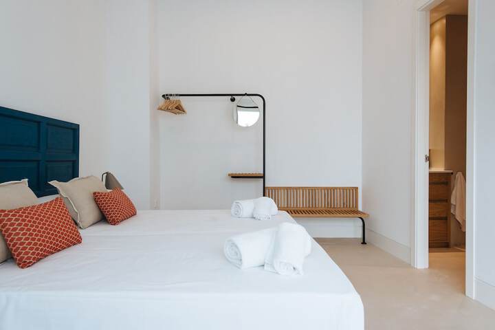 Room 43 of 317