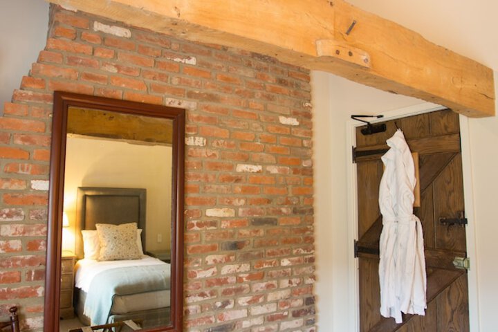 Room 10 of 84