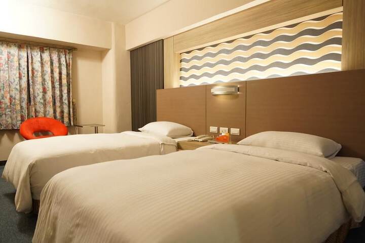 Room 10 of 36