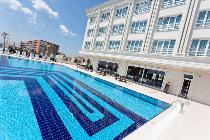 Hotel with Pool