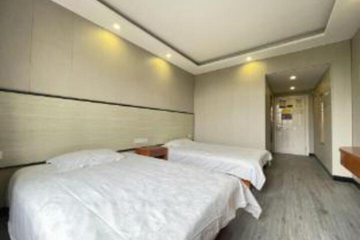 Room 7 of 8