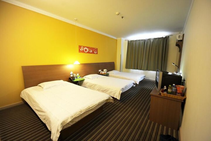 Room 3 of 8