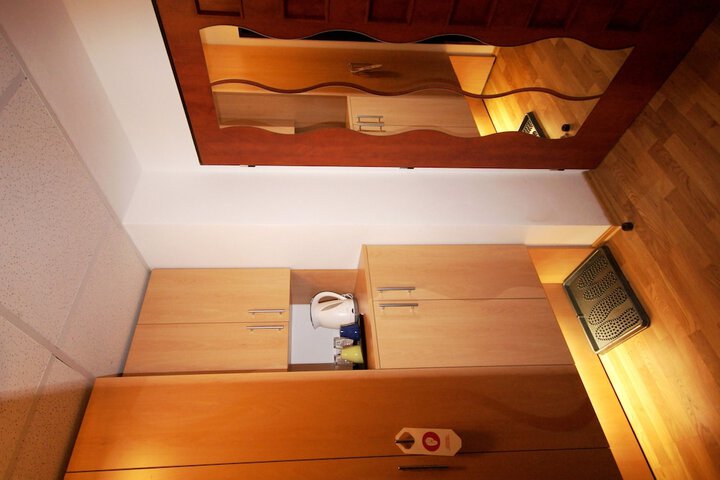 Room 15 of 38