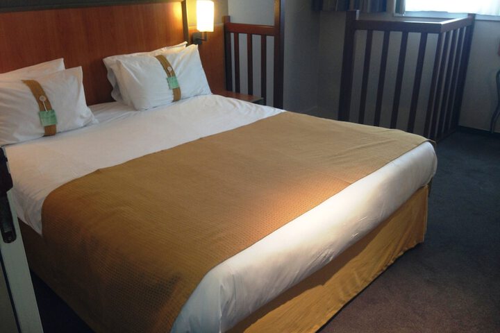 Room 9 of 62