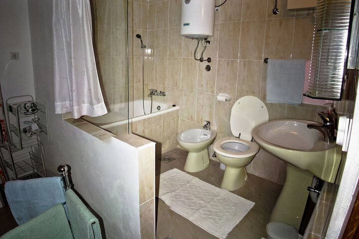 Room 14 of 26