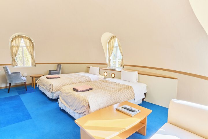 Room 12 of 100