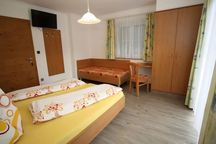 Room 5 of 17