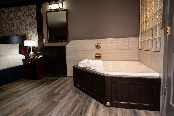 1 King Bed Accessible (19 of 54)