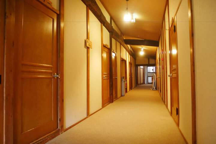 Ballroom/Hall 25 of 33