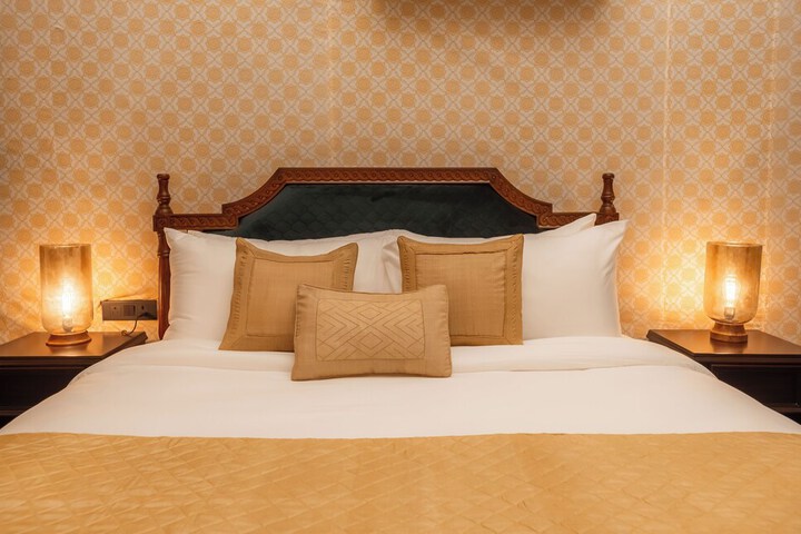 Room 34 of 107