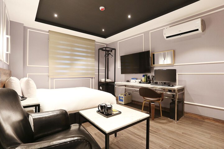 Room 6 of 46