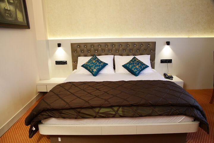 Room 5 of 17