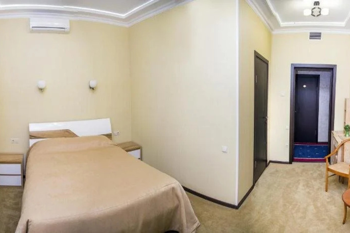 Room 5 of 19